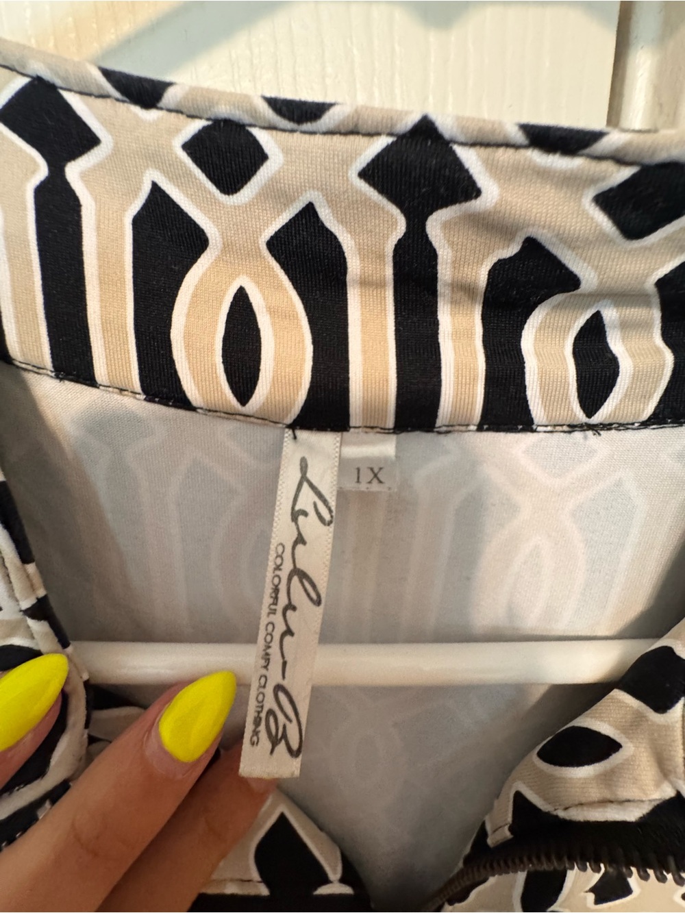 Lulu-B Black and Cream Geometric Zip Tunic - Picture 3 of 3